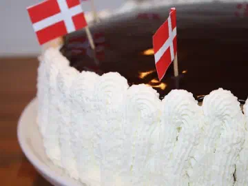 Lagkage med bananer og tobleronecreme, billede 3