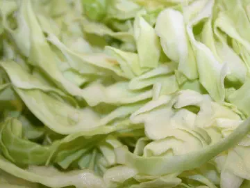 Spidskålssalat med ristede mandler, billede 3